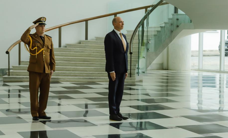 Piana destaca desenvolvimento sustentável do Paraná ao embaixador da Bélgica