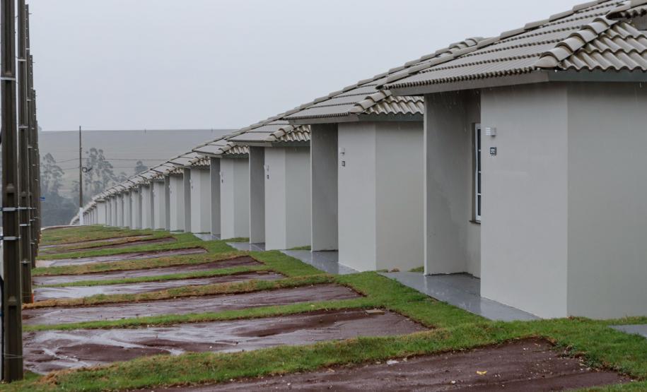 532 famílias de Cafelândia e Nova Aurora recebem as chaves da casa própria