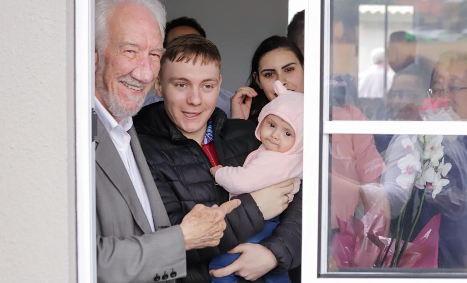 532 famílias de Cafelândia e Nova Aurora recebem as chaves da casa própria