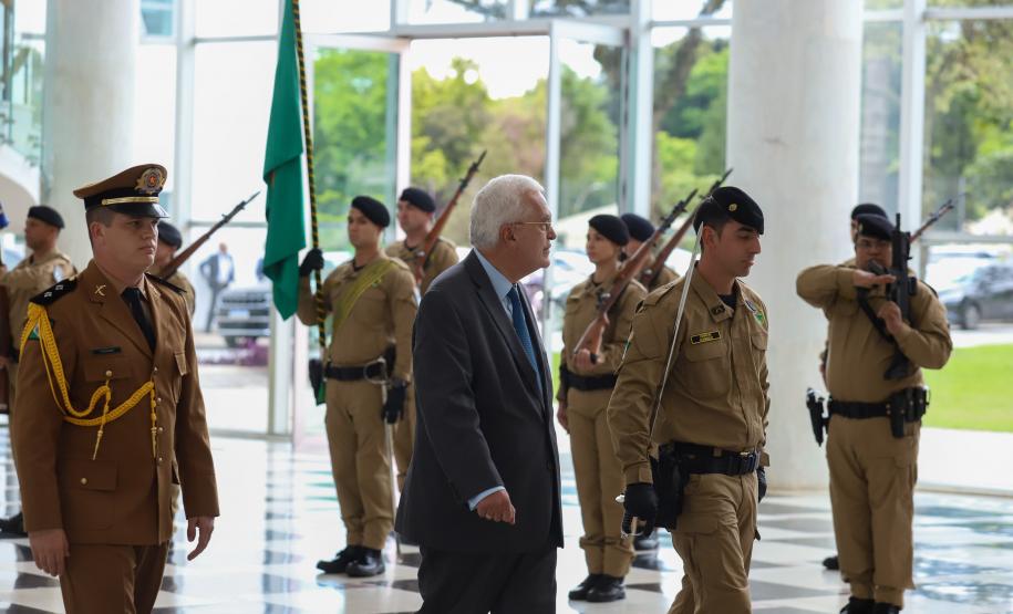 Missão do Paraná é tema de encontro entre vice-governador e embaixador do Chipre