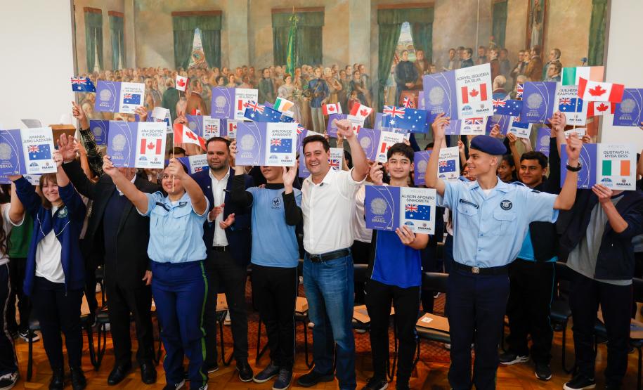 Na maior edição, Ganhando o Mundo enviará 1,2 mil alunos para intercâmbio em 2025