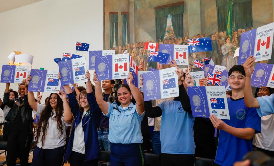 Na maior edição, Ganhando o Mundo enviará 1,2 mil alunos para intercâmbio em 2025