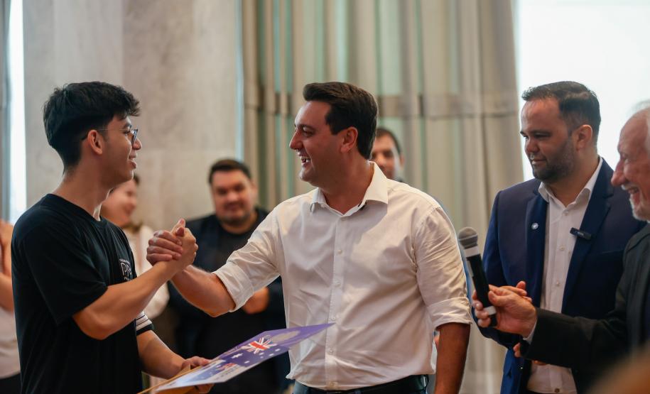 Na maior edição, Ganhando o Mundo enviará 1,2 mil alunos para intercâmbio em 2025