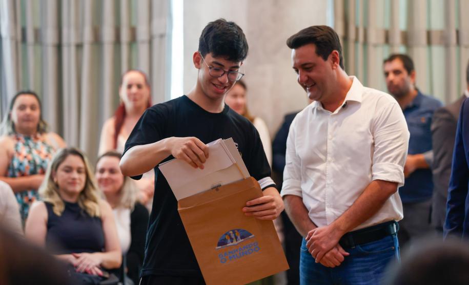 Na maior edição, Ganhando o Mundo enviará 1,2 mil alunos para intercâmbio em 2025