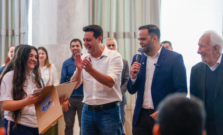 Na maior edição, Ganhando o Mundo enviará 1,2 mil alunos para intercâmbio em 2025