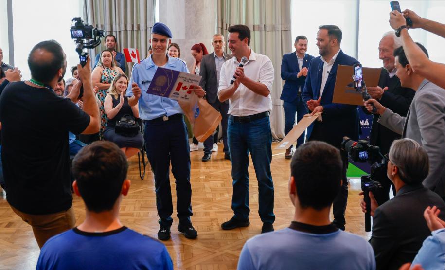 Na maior edição, Ganhando o Mundo enviará 1,2 mil alunos para intercâmbio em 2025