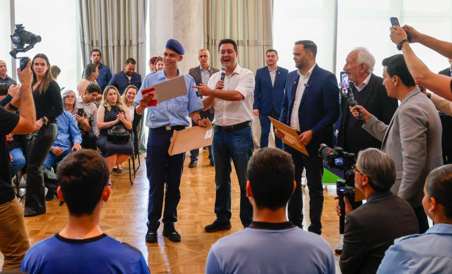 Na maior edição, Ganhando o Mundo enviará 1,2 mil alunos para intercâmbio em 2025