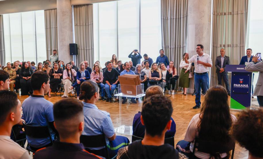 Na maior edição, Ganhando o Mundo enviará 1,2 mil alunos para intercâmbio em 2025