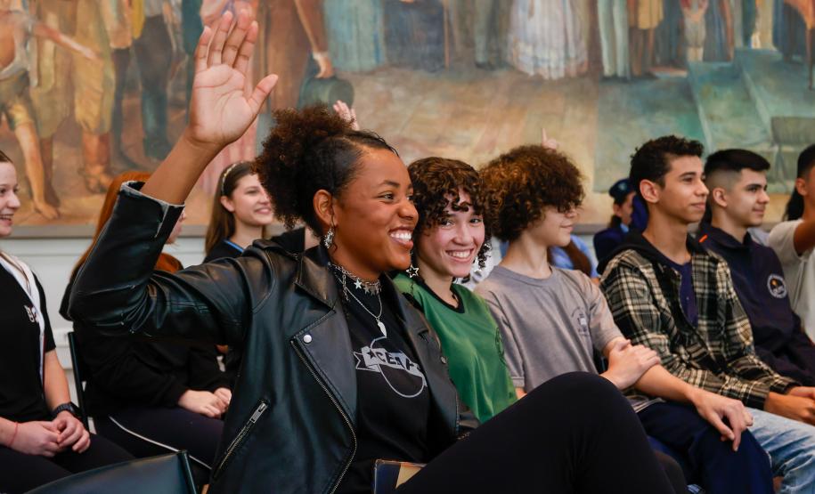 Na maior edição, Ganhando o Mundo enviará 1,2 mil alunos para intercâmbio em 2025