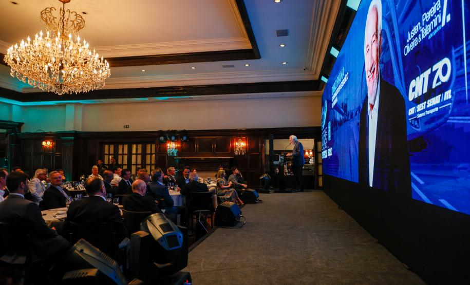 Darci Piana destaca turismo paranaense a empresários do transporte de passageiros