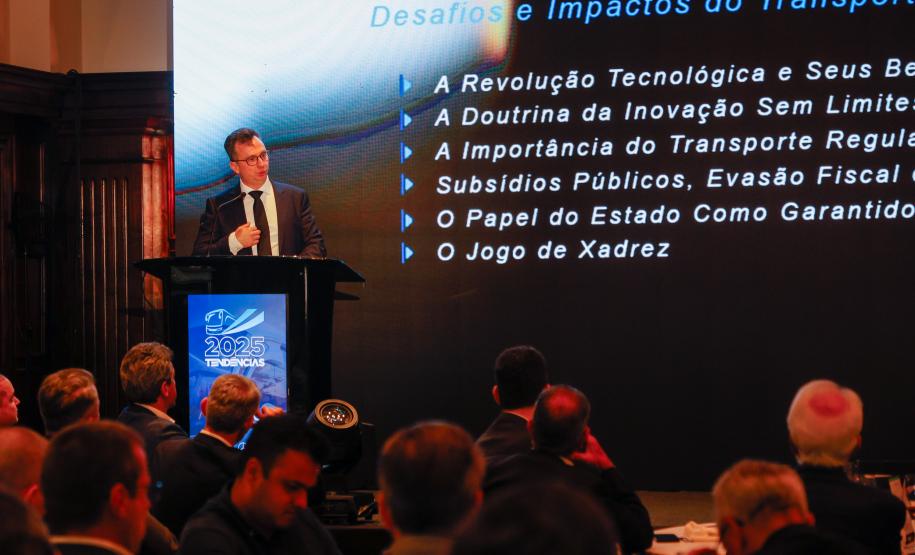 Darci Piana destaca turismo paranaense a empresários do transporte de passageiros