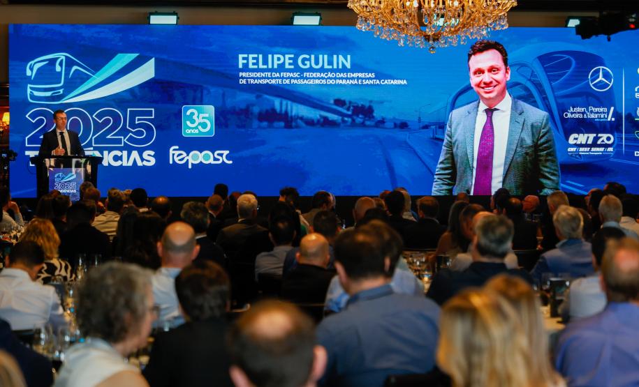 Darci Piana destaca turismo paranaense a empresários do transporte de passageiros