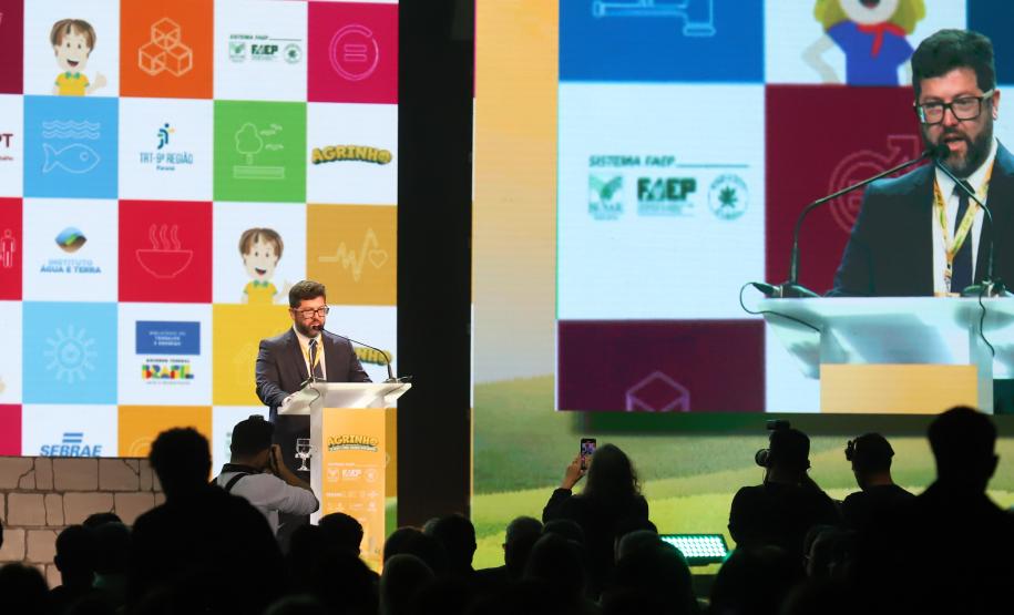 Integração entre educação e campo: Agrinho premia 2,6 mil estudantes paranaenses