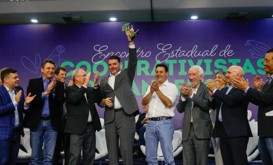 Governador destaca papel das cooperativas no crescimento econômico do Paraná