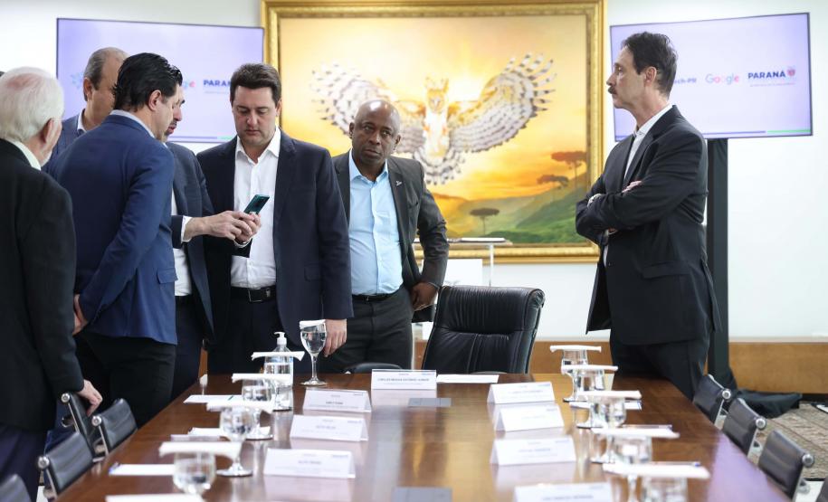 Com IA para facilitar renovação da CNH, Paraná anuncia parceria com Google para novos serviços