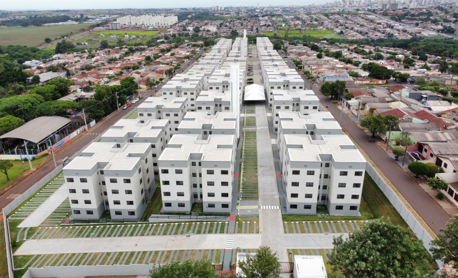 Programa Casa Fácil: vice-governador entrega residencial com 240 unidades em Londrina