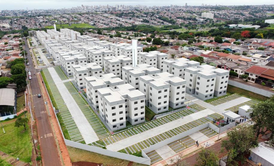 Programa Casa Fácil: vice-governador entrega residencial com 240 unidades em Londrina