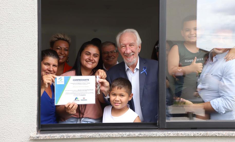 Programa Casa Fácil: vice-governador entrega residencial com 240 unidades em Londrina