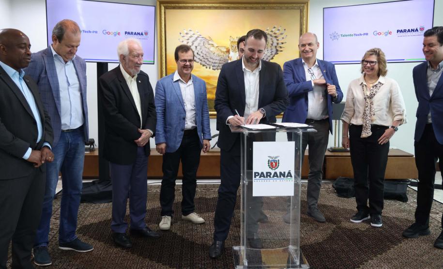 Em parceria com a Google, Estado amplia cursos de IA para alunos do Talento Tech