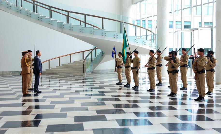 Vice-governador Darci Piana apresenta Caminhos do Peabiru ao embaixador do Peru