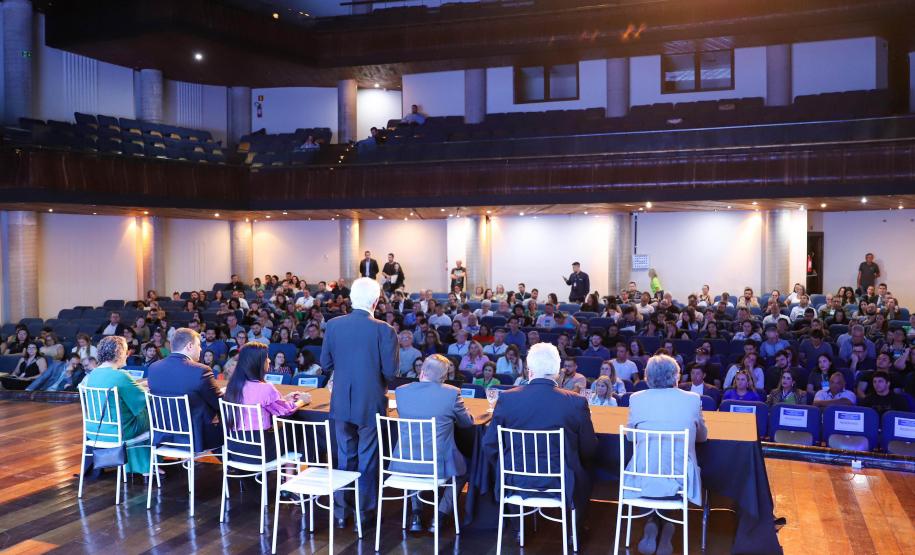 Estado promove seminário sobre desafios e oportunidades do mercado de trabalho