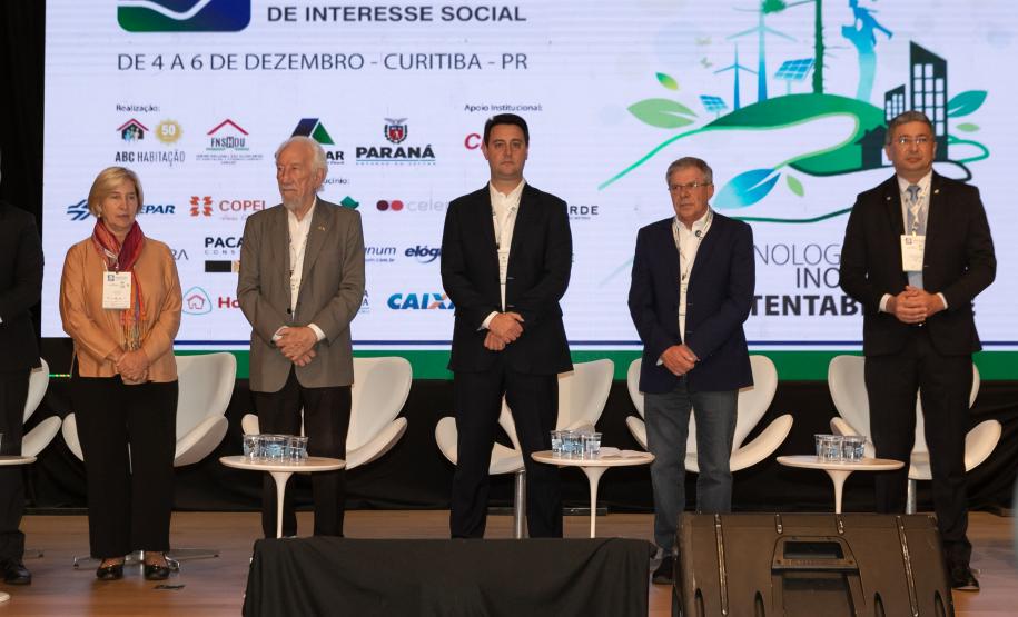 R$ 1,7 bilhão: Paraná firma convênio com BID e Caixa para novas fases do Casa Fácil
