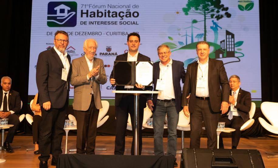 R$ 1,7 bilhão: Paraná firma convênio com BID e Caixa para novas fases do Casa Fácil