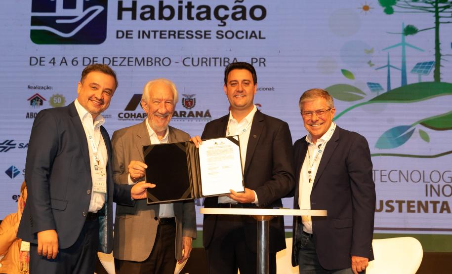 R$ 1,7 bilhão: Paraná firma convênio com BID e Caixa para novas fases do Casa Fácil