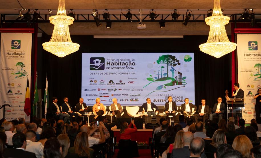 R$ 1,7 bilhão: Paraná firma convênio com BID e Caixa para novas fases do Casa Fácil