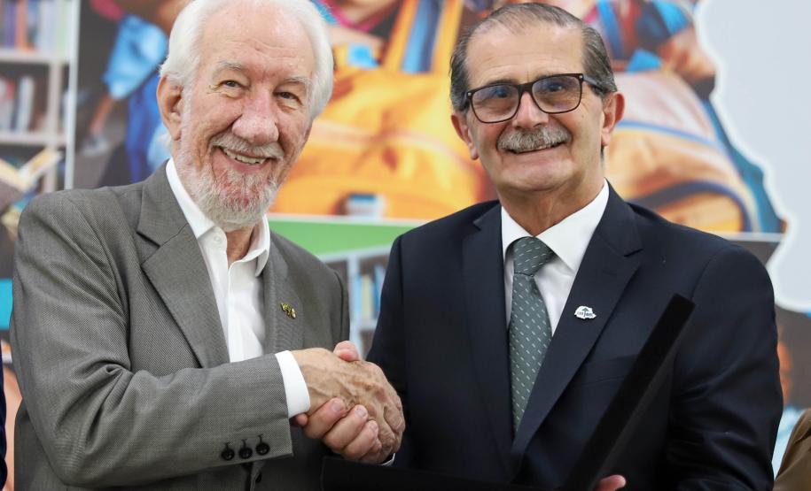 Conselho Estadual de Educação homenageia melhores instituições de ensino do Paraná