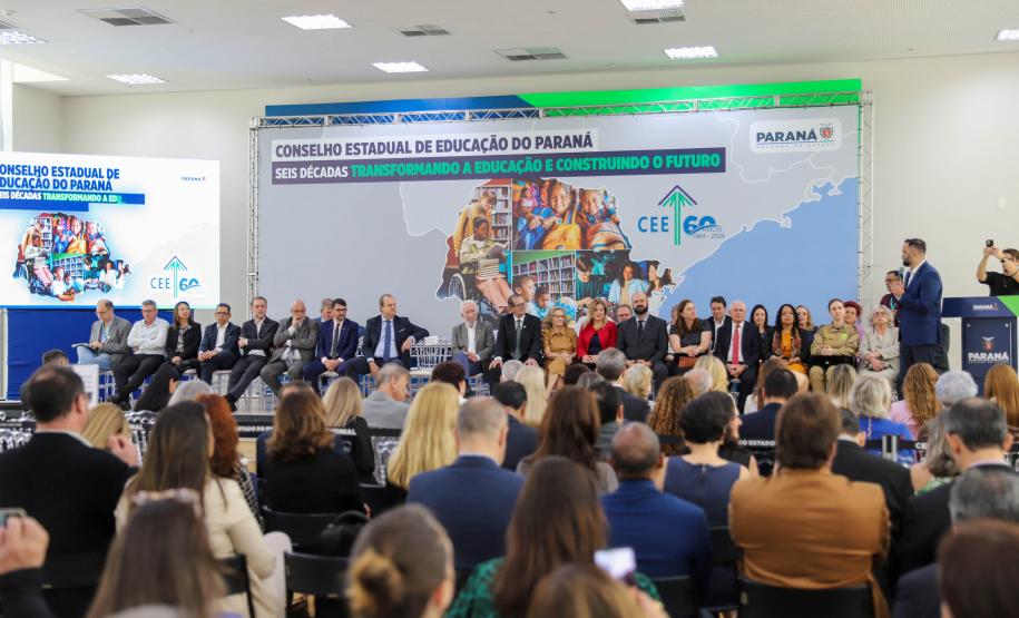 Conselho Estadual de Educação homenageia melhores instituições de ensino do Paraná
