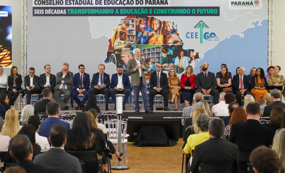 Conselho Estadual de Educação homenageia melhores instituições de ensino do Paraná