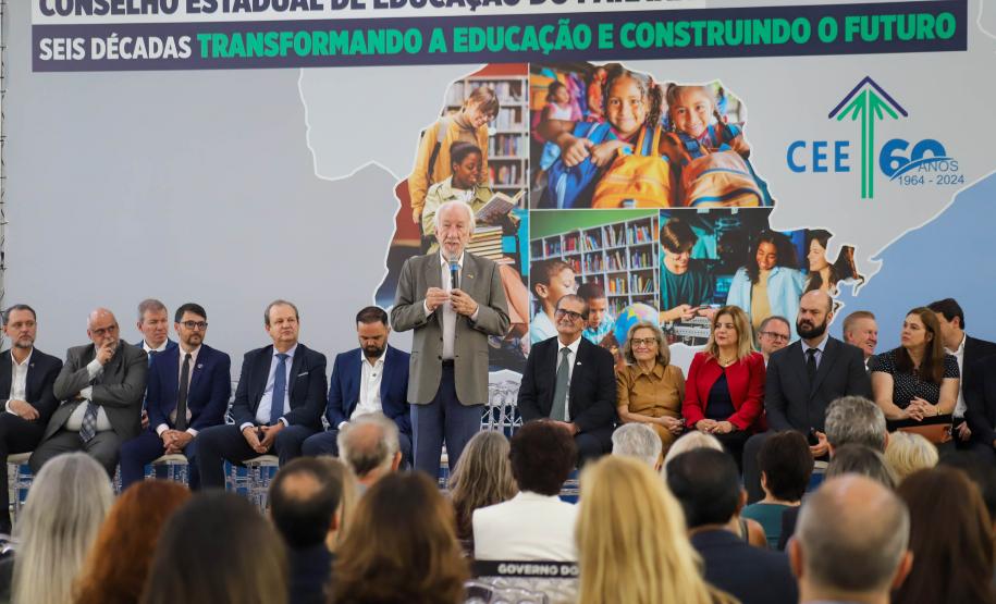 Conselho Estadual de Educação homenageia melhores instituições de ensino do Paraná