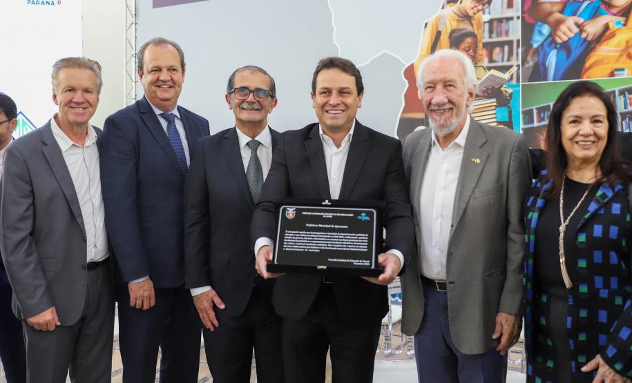 Conselho Estadual de Educação homenageia melhores instituições de ensino do Paraná