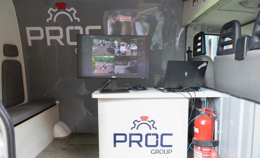 A logística do Sudoeste do Paraná vai ganhar um salto em qualidade nos próximos anos. O governador Carlos Massa Ratinho Junior iniciou nesta sexta-feira (13), por Pato Branco, uma extensa agenda voltada à melhoria da infraestrutura da região. Na cidade, ele assinou a ordem de serviço para dar início às obras de revitalização da PRC-280, agora na ligação até Clevelândia, e também lançou o edital para dar continuidade à construção do Contorno Noroeste de Pato Branco. ”Estamos falando de investimentos que pa