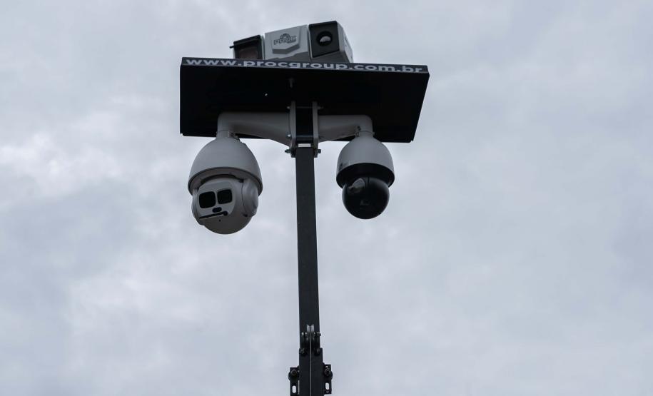 A logística do Sudoeste do Paraná vai ganhar um salto em qualidade nos próximos anos. O governador Carlos Massa Ratinho Junior iniciou nesta sexta-feira (13), por Pato Branco, uma extensa agenda voltada à melhoria da infraestrutura da região. Na cidade, ele assinou a ordem de serviço para dar início às obras de revitalização da PRC-280, agora na ligação até Clevelândia, e também lançou o edital para dar continuidade à construção do Contorno Noroeste de Pato Branco. ”Estamos falando de investimentos que pa