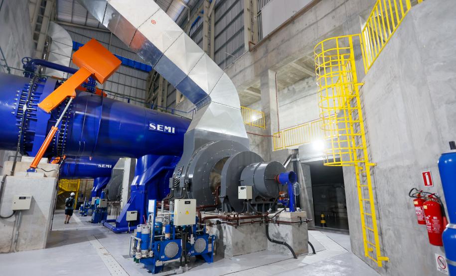 O governador Carlos Massa Ratinho Junior participou nesta sexta-feira (13) da inauguração da Pequena Central Hidrelétrica (PCH) Tito, em Clevelândia, na região Sudoeste do Paraná. A unidade, que fica às margens do Rio Chopim, tem capacidade instalada de 30 Megawatts, que é suficiente para atender cerca de 75 mil residências. A PCH Tito é fruto de um investimento privado de cerca de R$ 240 milhões feito pela família Carraro, que também atua na região na produção de papel. Entre obras e operação da central,