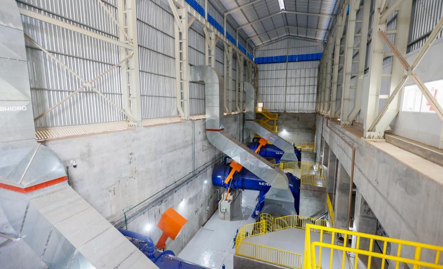 O governador Carlos Massa Ratinho Junior participou nesta sexta-feira (13) da inauguração da Pequena Central Hidrelétrica (PCH) Tito, em Clevelândia, na região Sudoeste do Paraná. A unidade, que fica às margens do Rio Chopim, tem capacidade instalada de 30 Megawatts, que é suficiente para atender cerca de 75 mil residências. A PCH Tito é fruto de um investimento privado de cerca de R$ 240 milhões feito pela família Carraro, que também atua na região na produção de papel. Entre obras e operação da central,