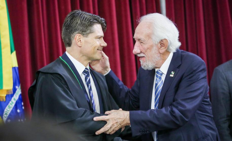 Piana enfatiza trabalho do TCE para a sociedade na posse do novo presidente
