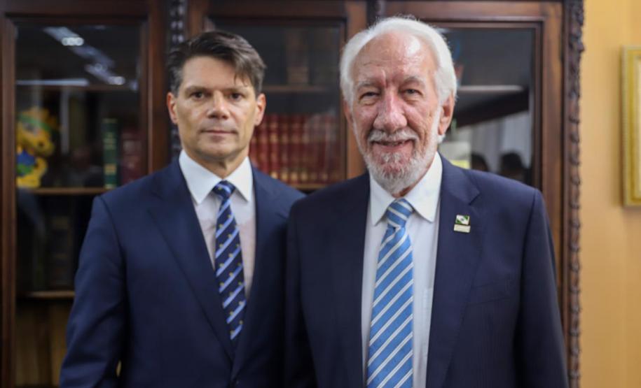 Piana enfatiza trabalho do TCE para a sociedade na posse do novo presidente