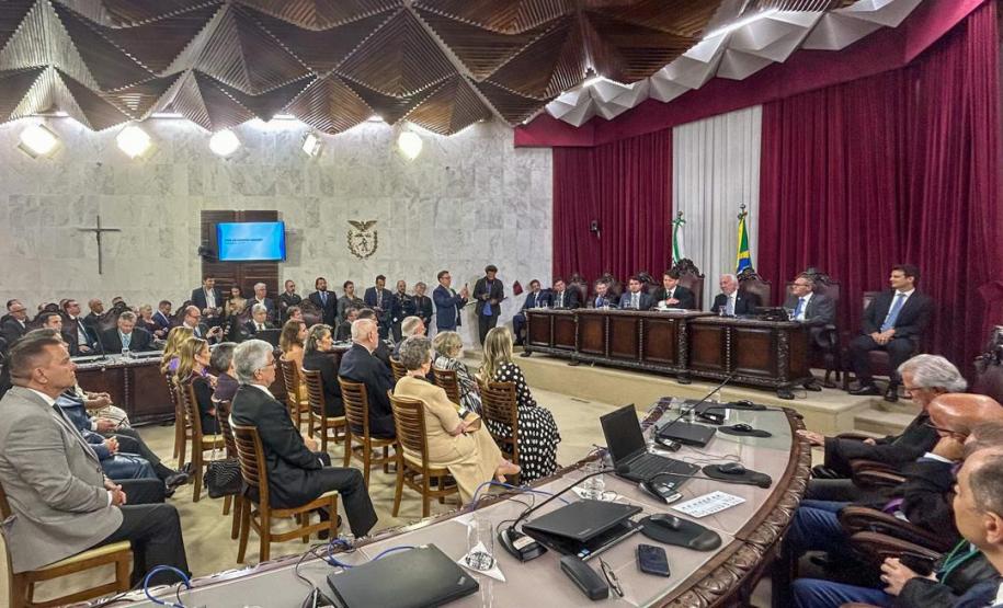 Piana enfatiza trabalho do TCE para a sociedade na posse do novo presidente