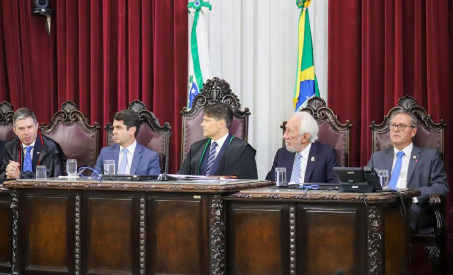 Piana enfatiza trabalho do TCE para a sociedade na posse do novo presidente