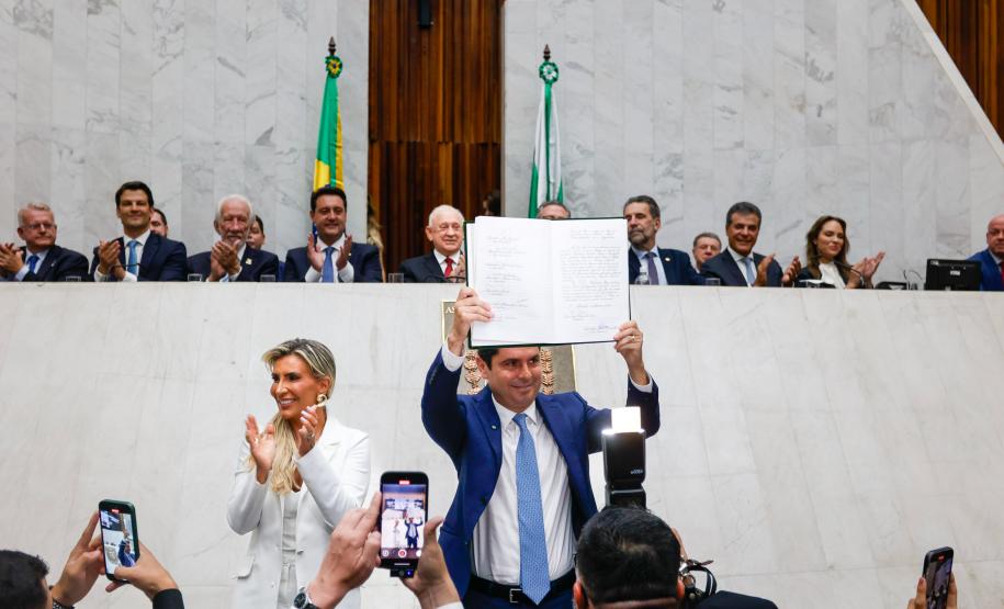 Governador participa da posse do deputado Alexandre Curi como presidente da Alep