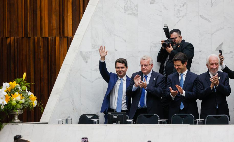 Governador participa da posse do deputado Alexandre Curi como presidente da Alep