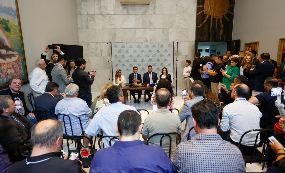 Governador participa da posse do deputado Alexandre Curi como presidente da Alep