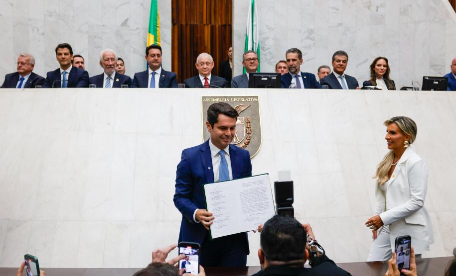 Governador participa da posse do deputado Alexandre Curi como presidente da Alep