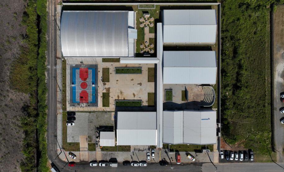 Investimento de R$ 12,7 milhões: Estado inaugura o Colégio Aníbal Khury em Guaratuba