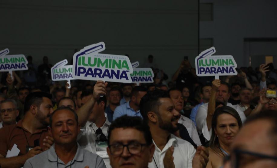 Programa Ilumina Paraná vai levar luz de LED para 100% dos municípios do Estado