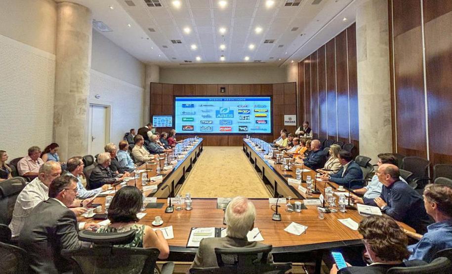 Paraná debate logística reversa com cadeia de fabricantes de baterias