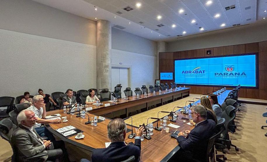 Paraná debate logística reversa com cadeia de fabricantes de baterias